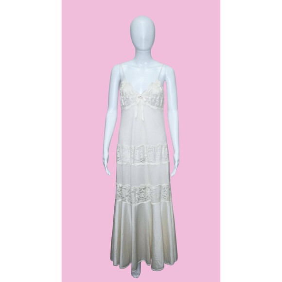 1970s Light Ivory White Lace Tiered Sleeveless Maxi Slip Lingerie Dress W/Bow. S - Picture 2 of 10